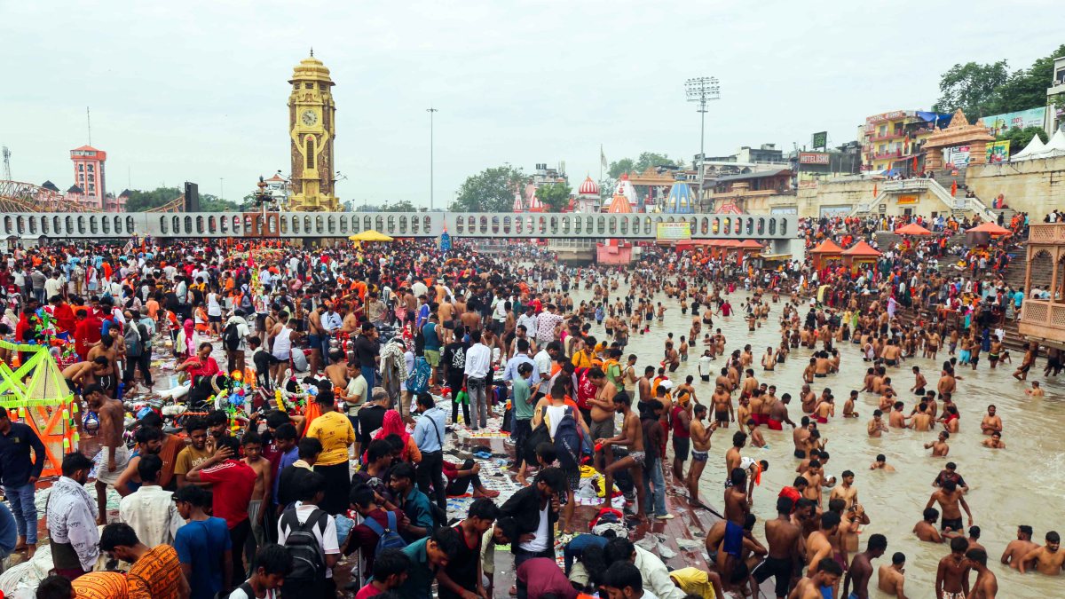 Devotees throng Har Ki Pauri for holy dip during Kanwar Yatra