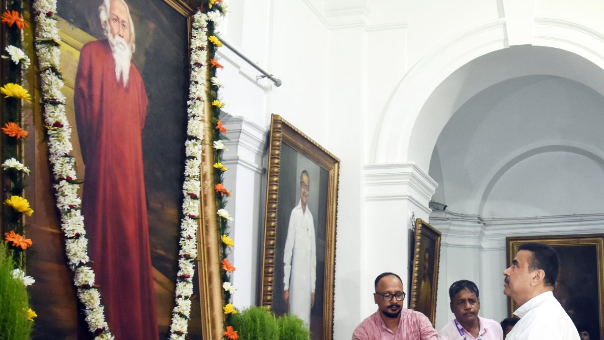 West Bengal CM pays tribute to Tagore on death anniversary
