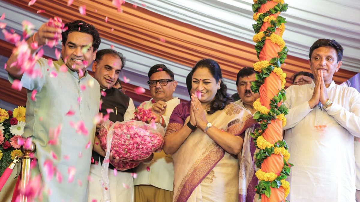 Delhi CM Rekha Gupta visits Kanwar Seva camps at Delhi-UP border