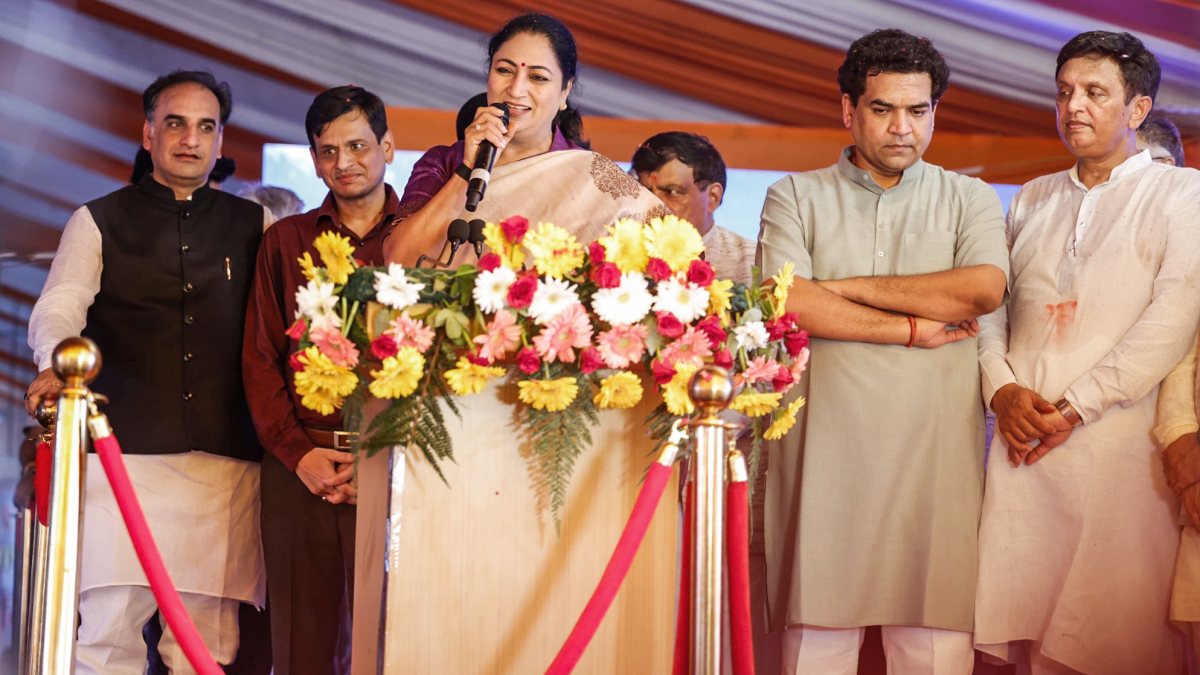 Delhi CM Rekha Gupta visits Kanwar Seva camps at Delhi-UP border