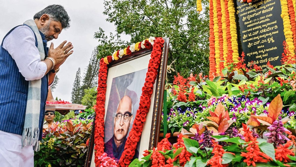 Karnataka CM pays tribute to former CM S. Niljalingappa on death anniversary