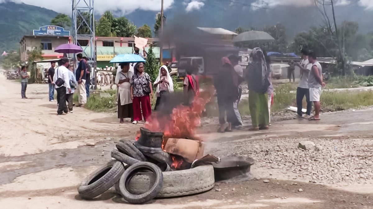 Manipur villagers torch tyres as CM convoy passes protest site
