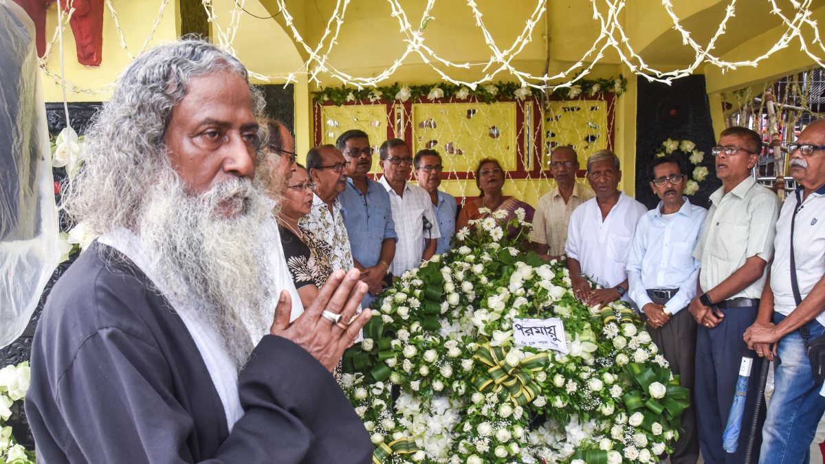 Kolkata pays tributes to Tagore on death anniversary
