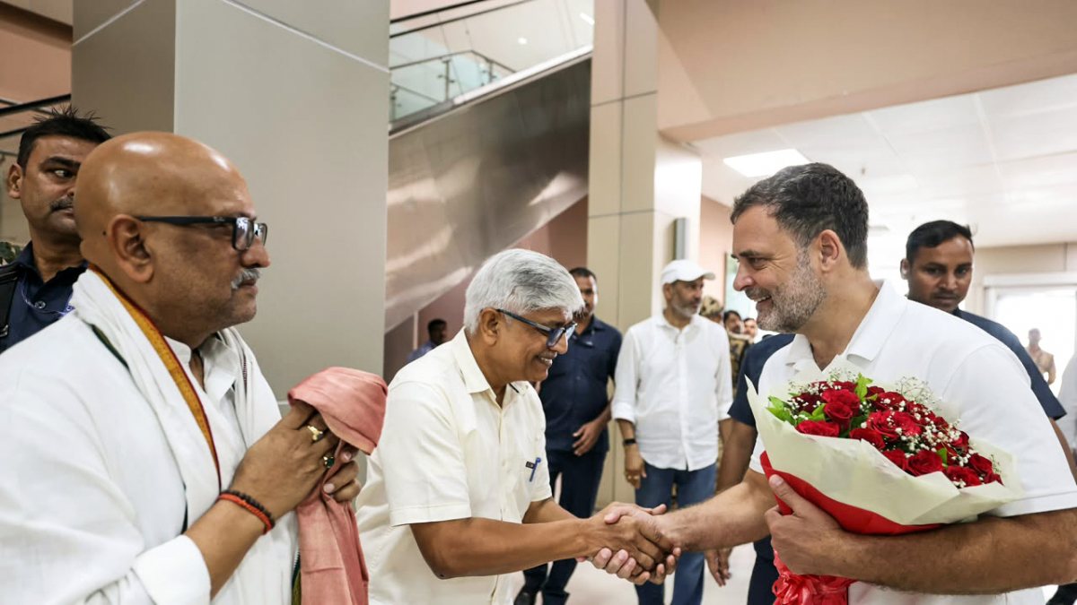 Rahul Gandhi gets warm welcome in Prayagraj