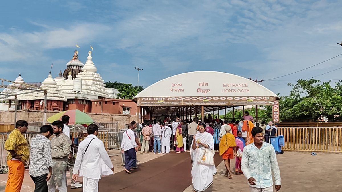 Devotees throng Jagannath Temple in Puri for second Saturday prayers