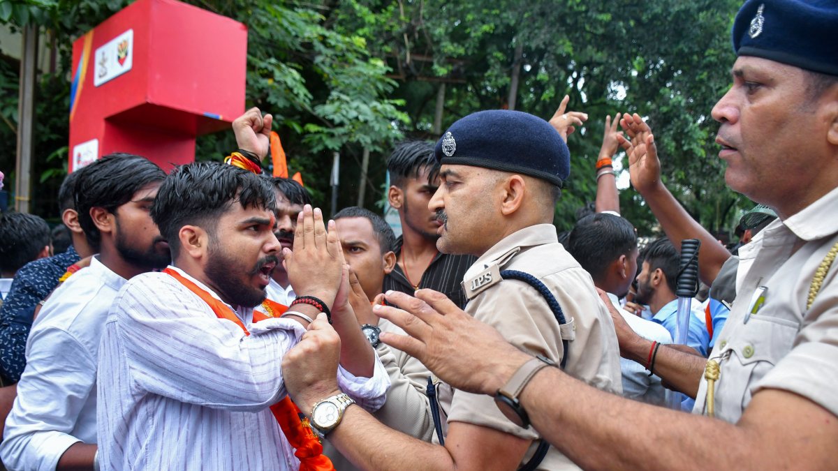 Ranchi police, ABVP students clash in JPSC paper leak protest