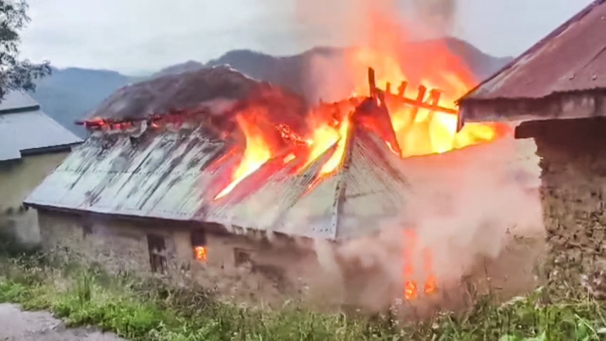 Massive fire engulfs house in Ramban's Khari Tehsil