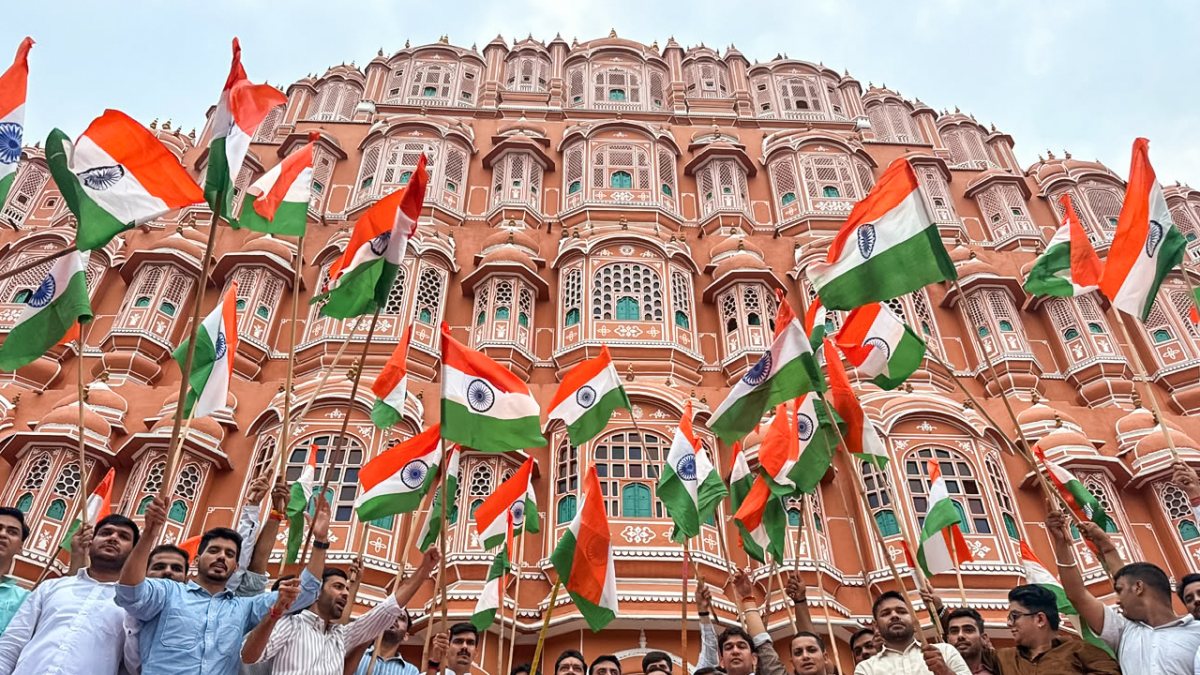 Jaipur residents rally at Hawa Mahal for Har Ghar Tiranga campaign
