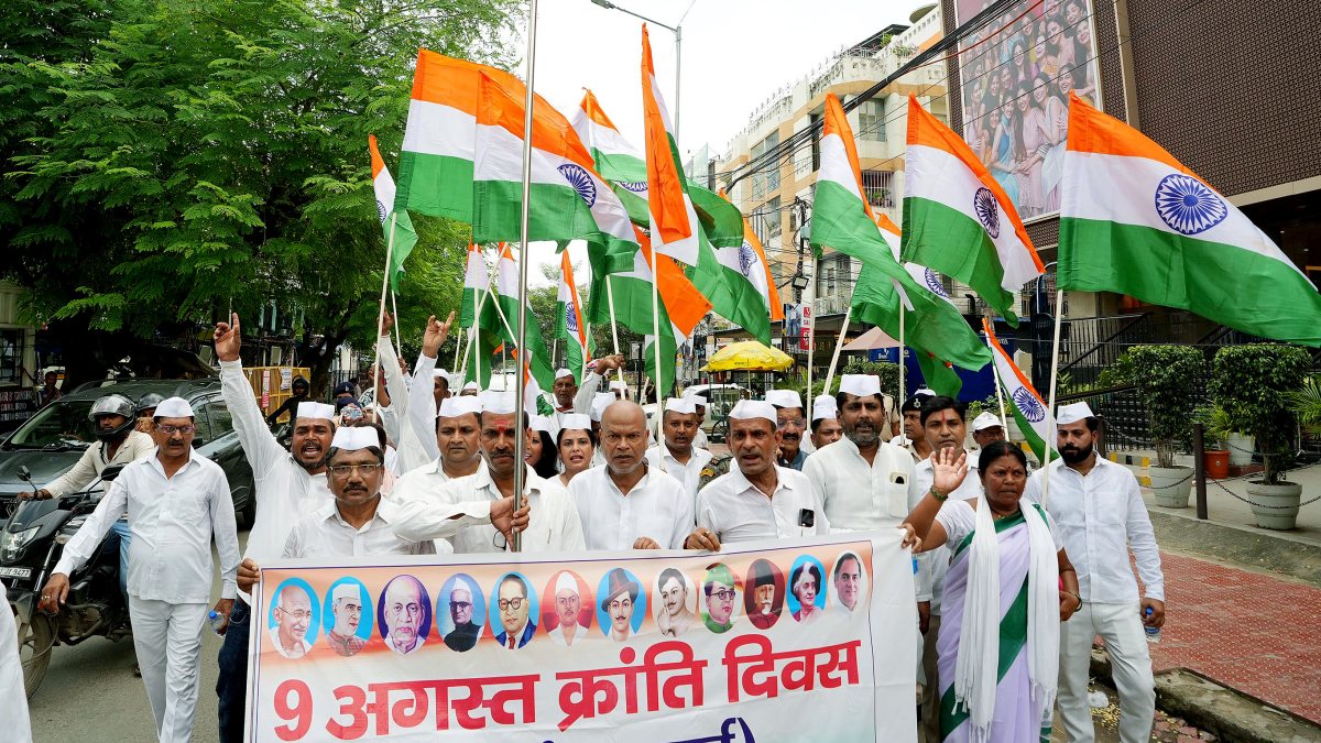 Congress holds Tiranga March in Patna on Quit India Movement day