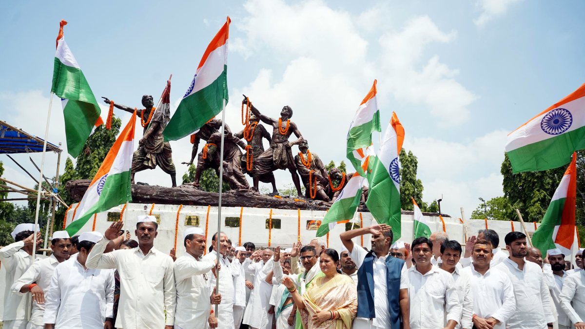 Congress leaders take oath at Martyrs' Memorial on Quit India Movement day