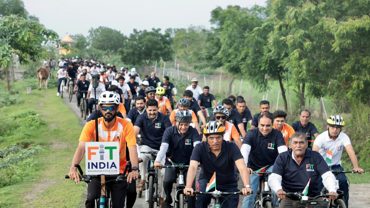Minister Mandaviya cycles for Fit India initiative in Bhavnagar