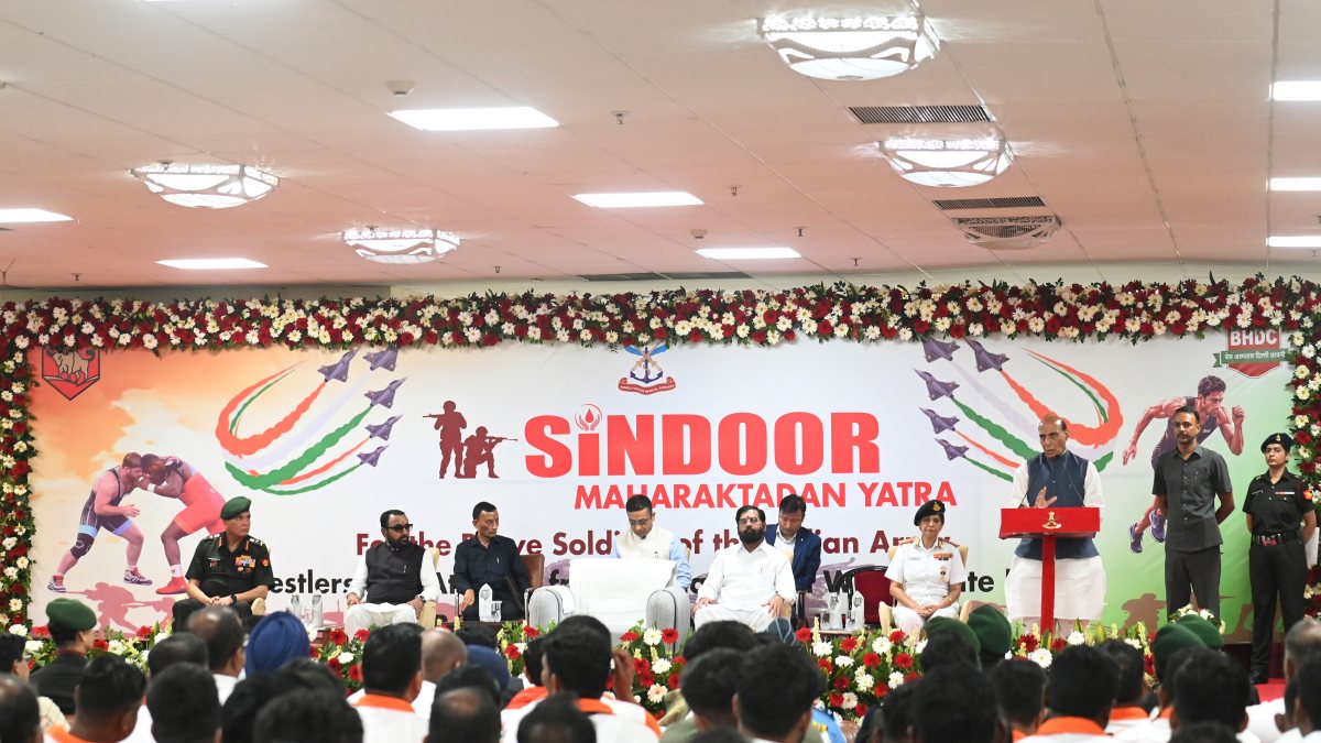 Rajnath Singh attends blood donation camp in Delhi Cantt