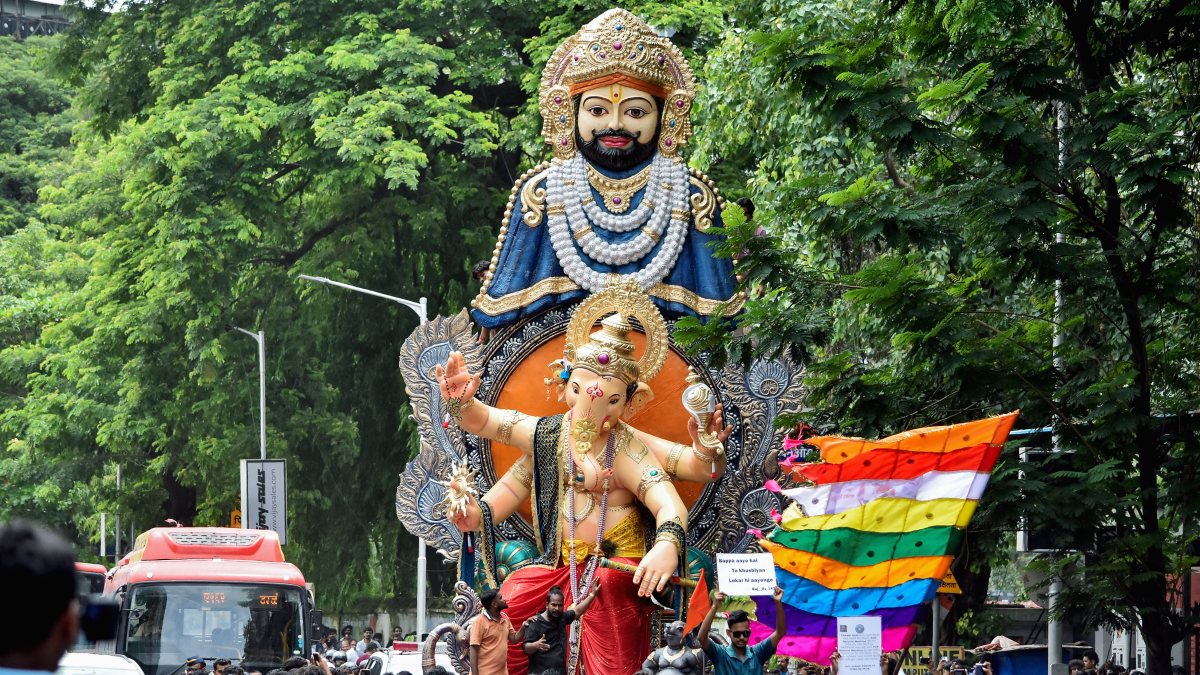 Mumbai devotees carry Ganesh idol ahead of festival