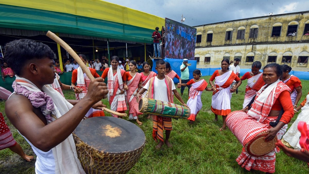 Tribal dance marks Indigenous Peoples Day in Hooghly