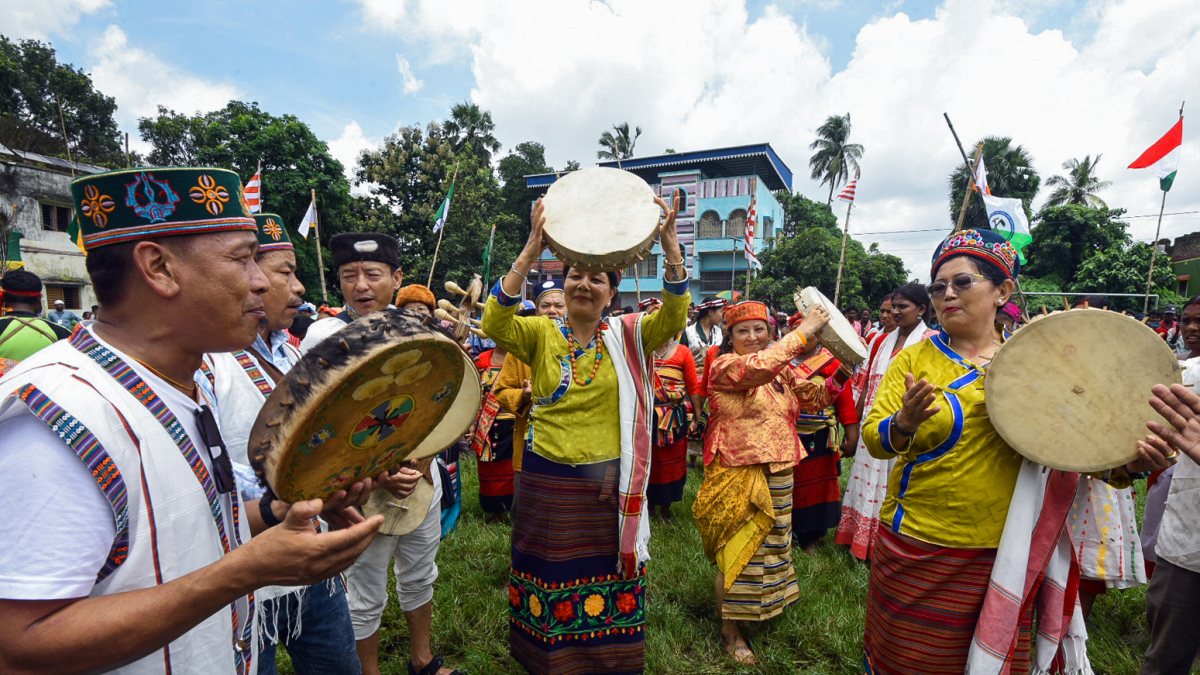 Tribal dance marks Indigenous Peoples Day in Hooghly