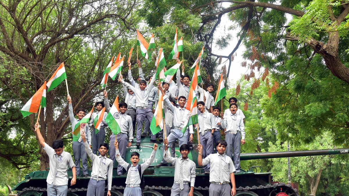 Schoolchildren join Prabhat Pheri for Har Ghar Tiranga in Bikaner