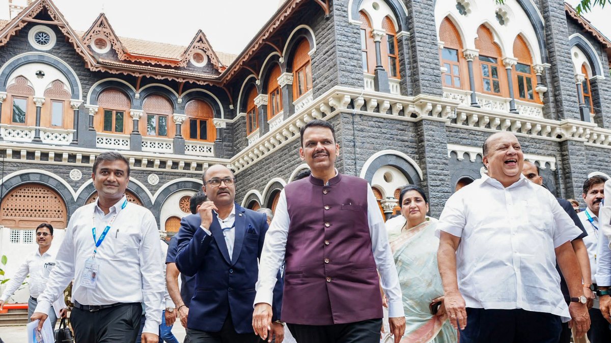 Fadnavis inspects renovated medical college in Kolhapur