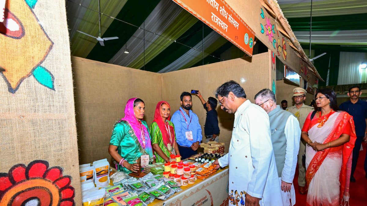 Jharkhand CM Soren inaugurates Adivasi Mahotsav on World Indigenous Day