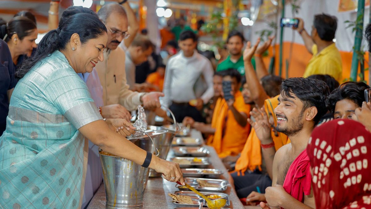 Delhi CM Rekha Gupta distributes prasad to Kanwariyas at Mayapuri