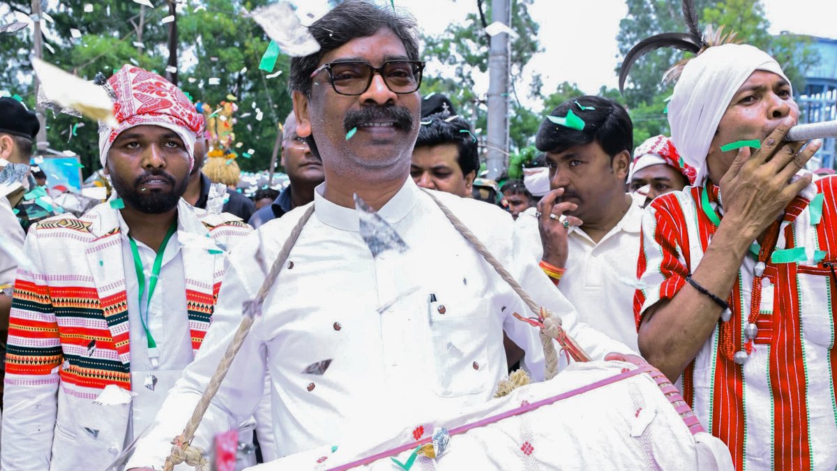 Jharkhand CM inaugurates Adivasi Mahotsav on World Indigenous Day