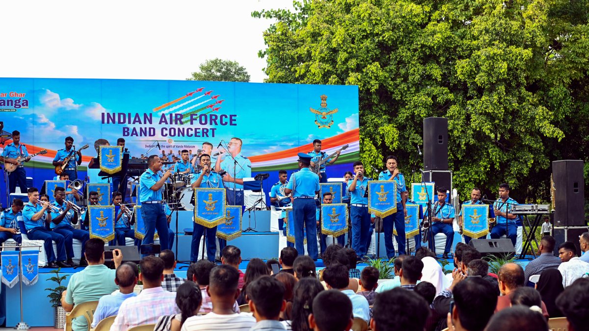 IAF band pays tribute at Vande Mataram 150th anniversary