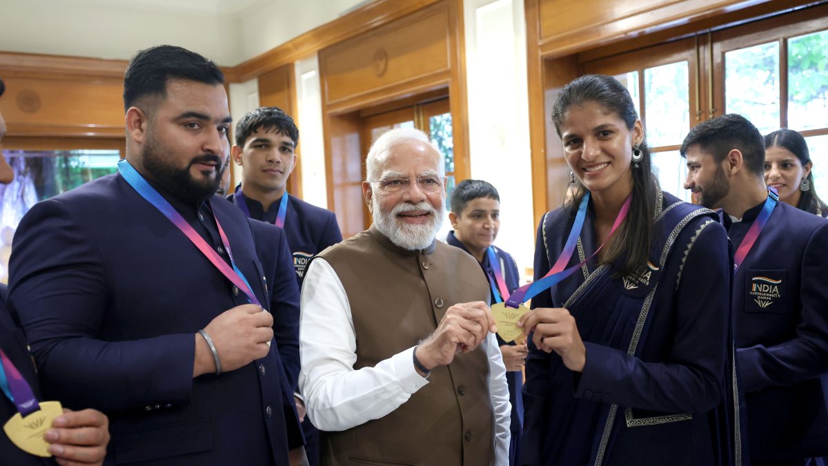 PM Modi meets CWG medallist Jaismine Lamboria in Delhi