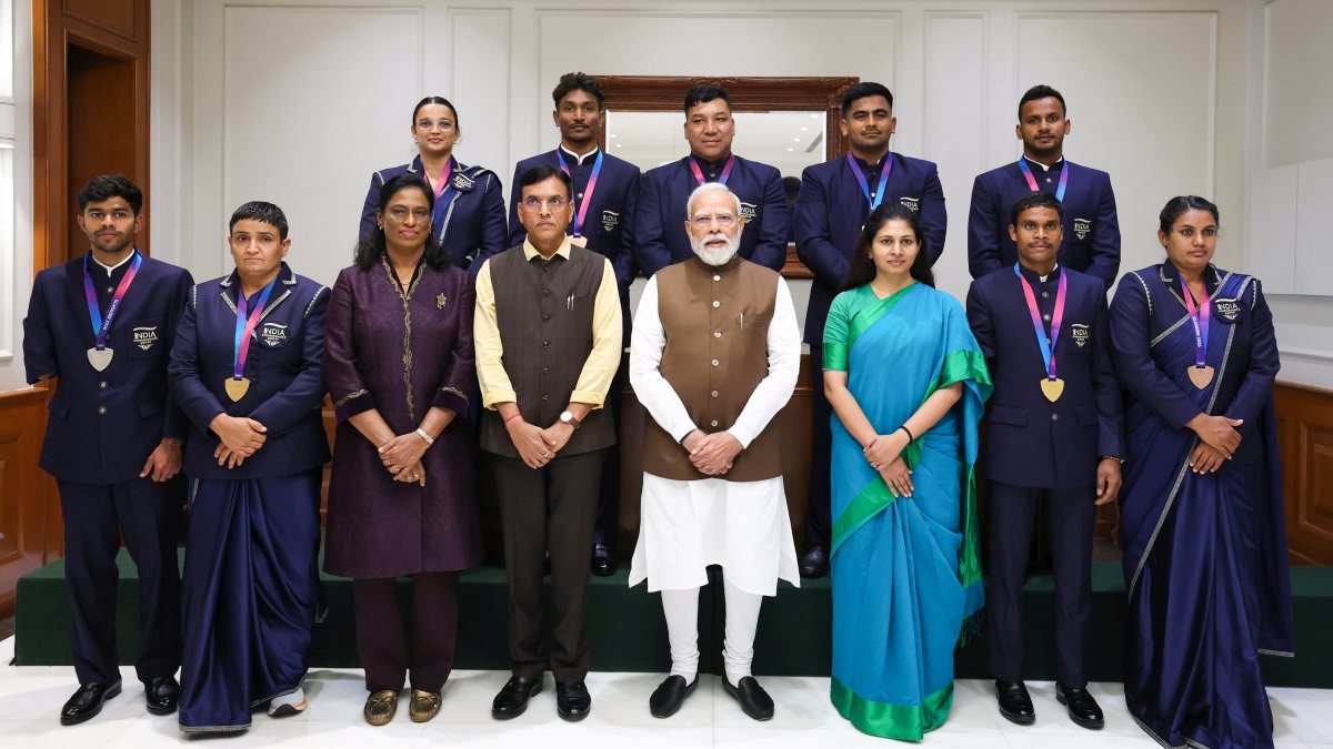 PM Modi meets Glasgow 2026 para medal winners in Delhi