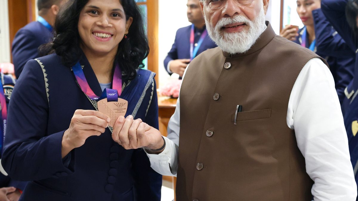 PM Modi meets CWG bronze medalist Unnati Sharma