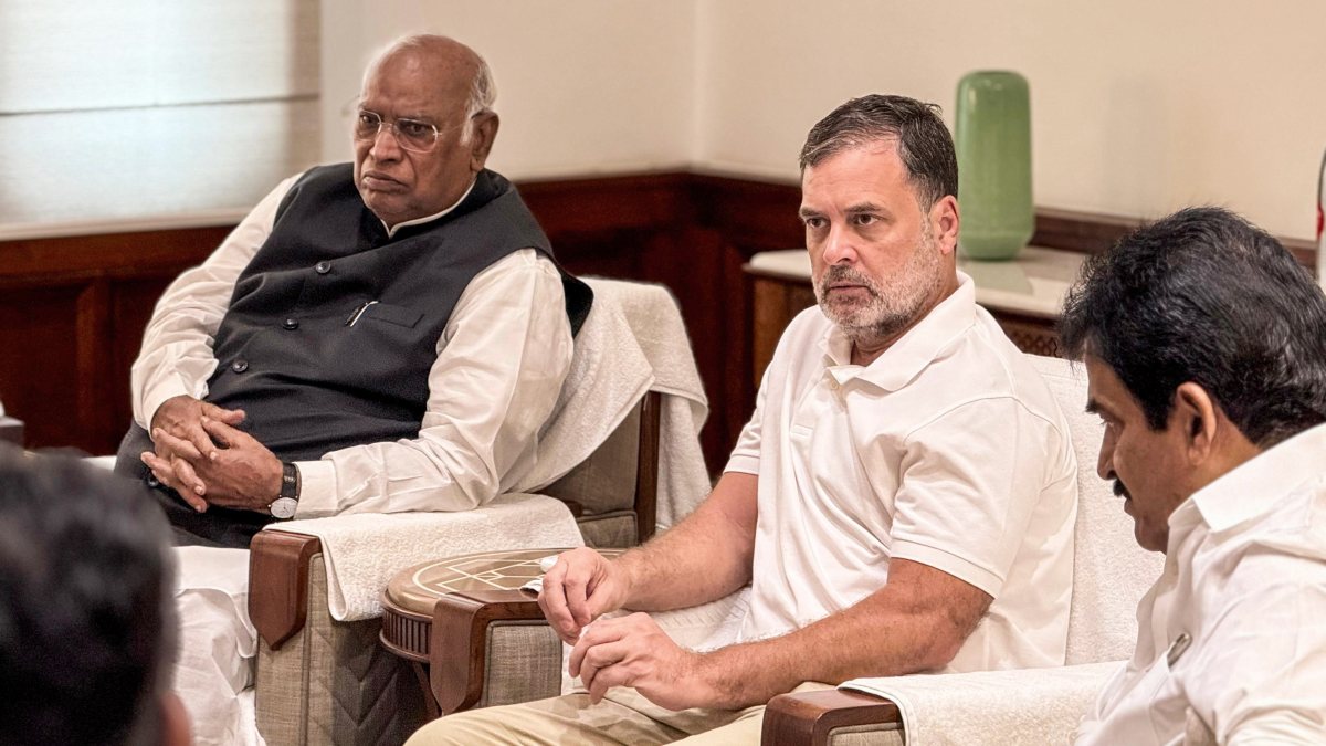 Congress leaders meet to coordinate opposition strategy in Delhi