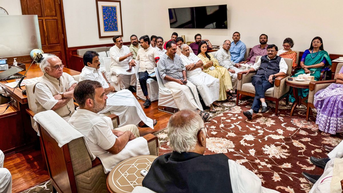 Congress leaders meet to coordinate opposition strategy in Delhi