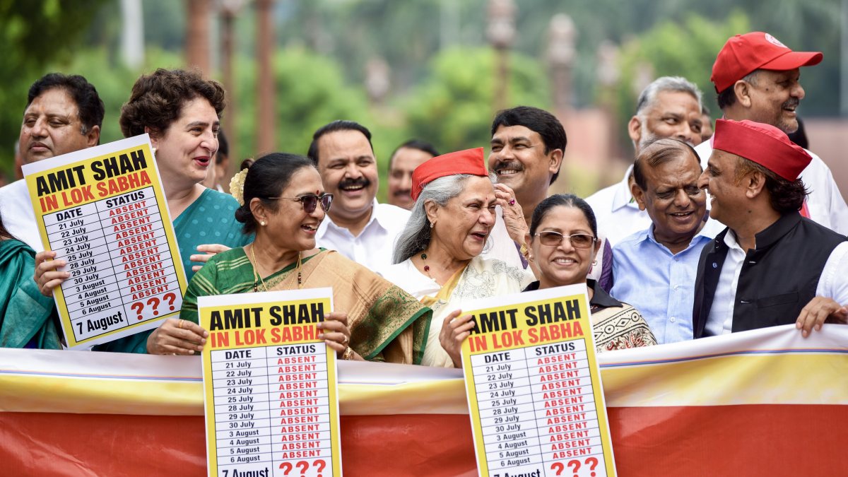 Opposition MPs protest in Delhi over police action, Ram Mandir funds