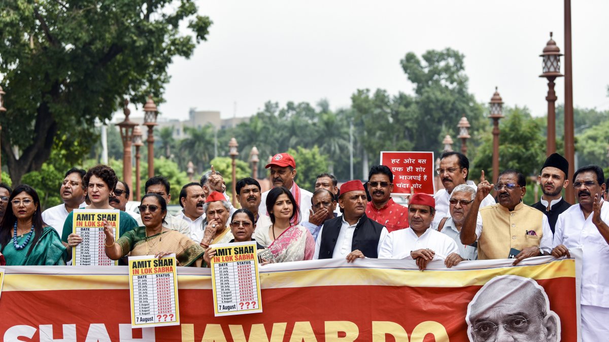 SP National President Akhilesh Yadav, SP MPs Dimple Yadav, Jaya Bachchan…