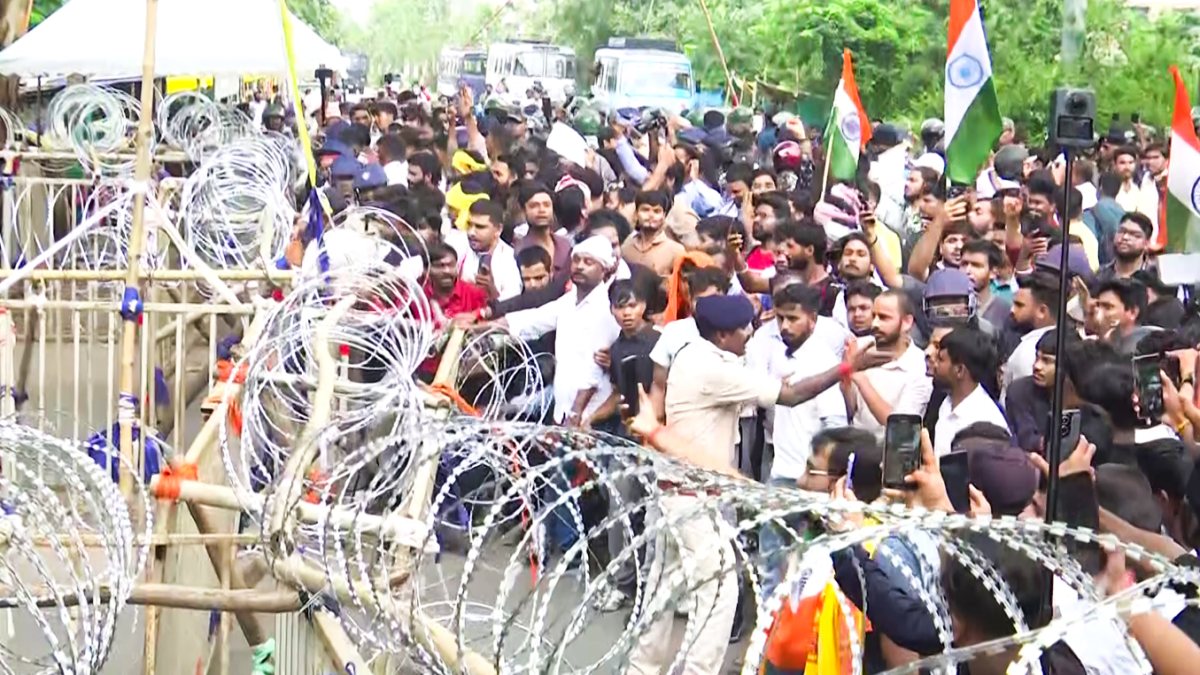 Student protesters face police barricade during Ranchi march