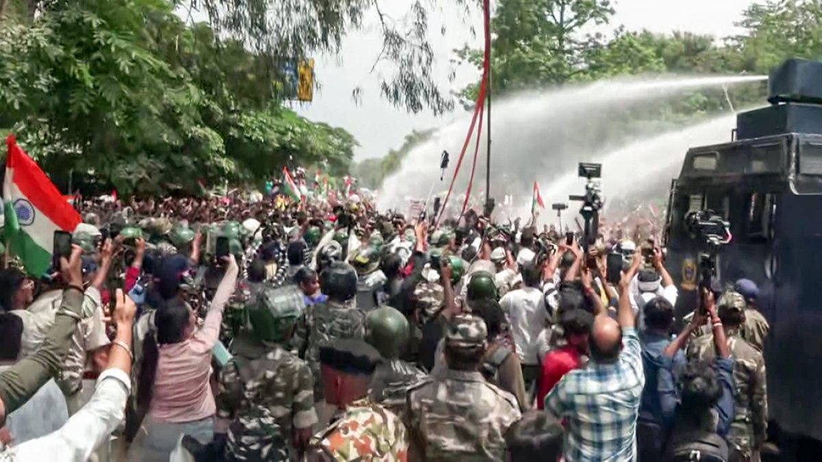 Police deploy water cannons as student protest escalates in Ranchi