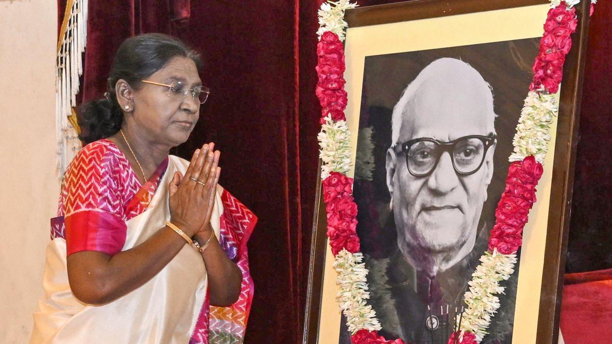 President Murmu pays tribute to V.V. Giri on birth anniversary