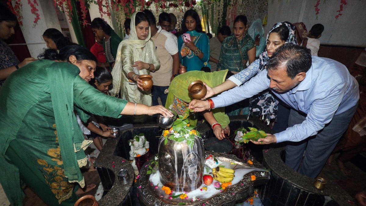 Devotees offer milk to Shivlinga on Shravan Monday at Delhi temple