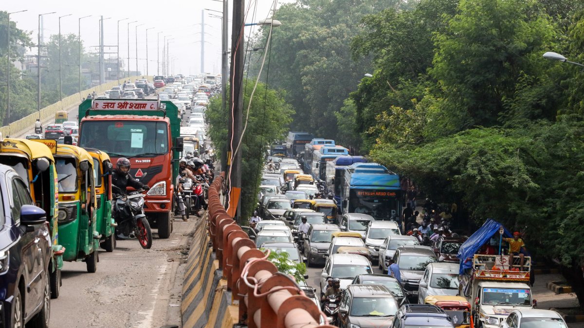 Traffic snarls at Mahatma Gandhi Flyover in New Delhi