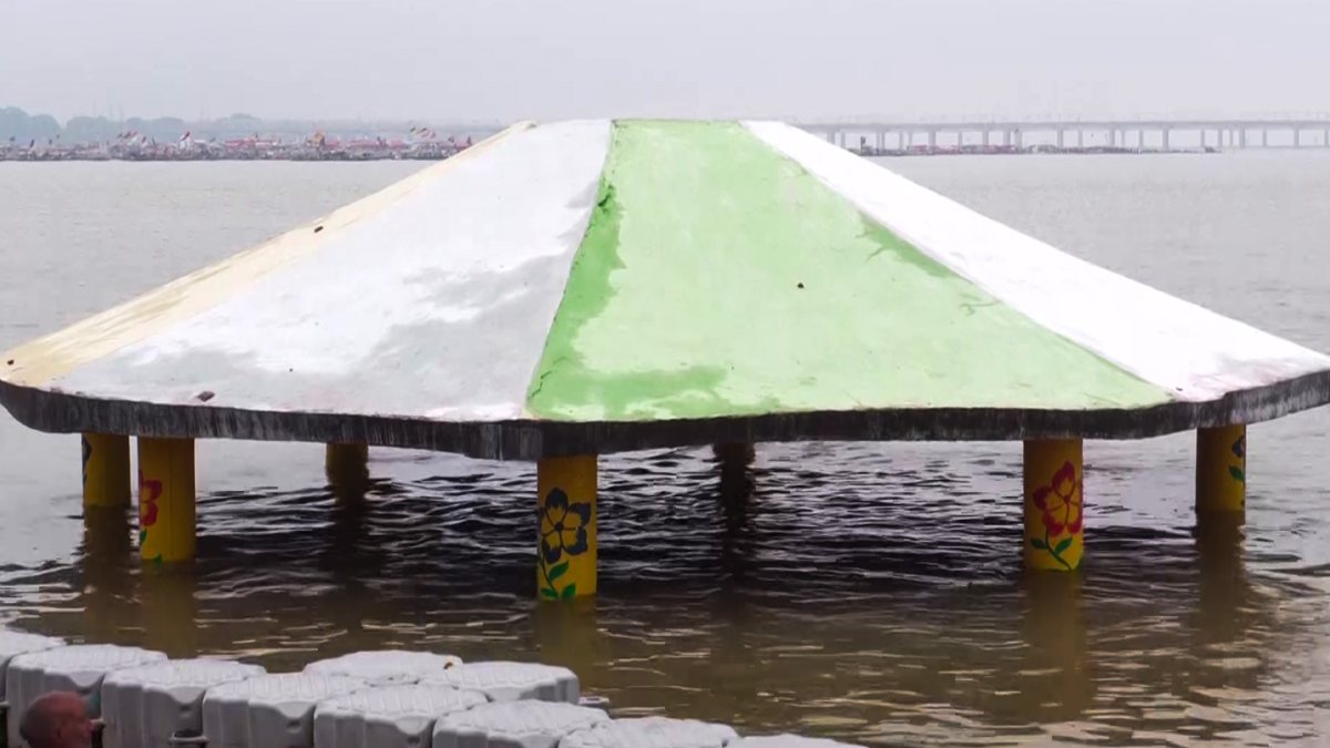Rivers Ganga, Yamuna overflow submerge Arail Ghat in Prayagraj