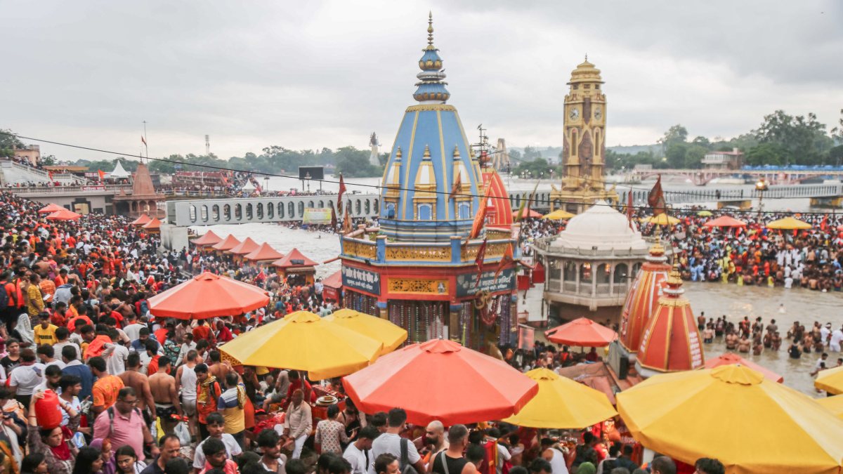 Devotees throng Har Ki Pauri for holy dip during Kanwar Yatra