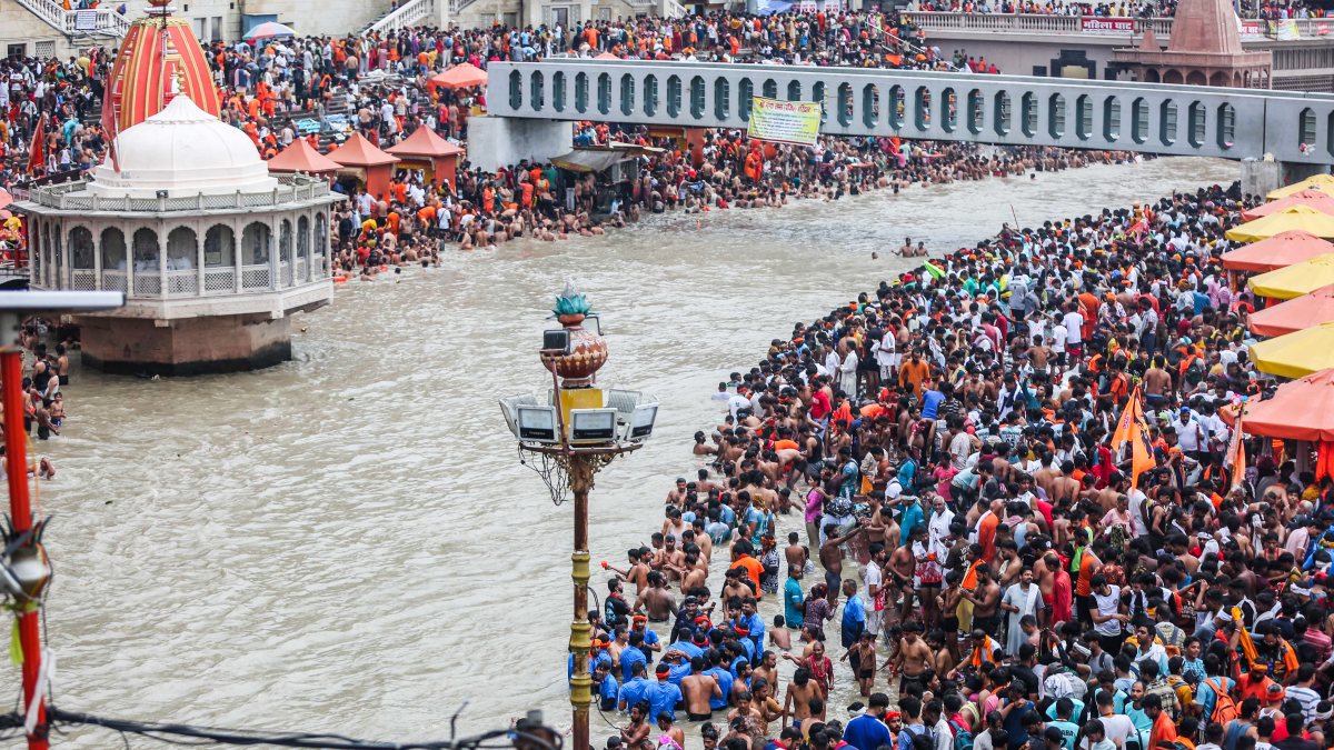 Devotees throng Har Ki Pauri for holy dip during Kanwar Yatra