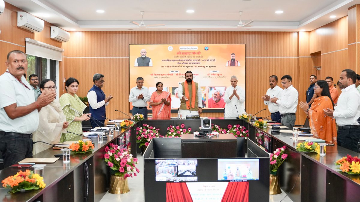 Bihar CM transfers Rs 1,157 crore to over 1 crore pensioners