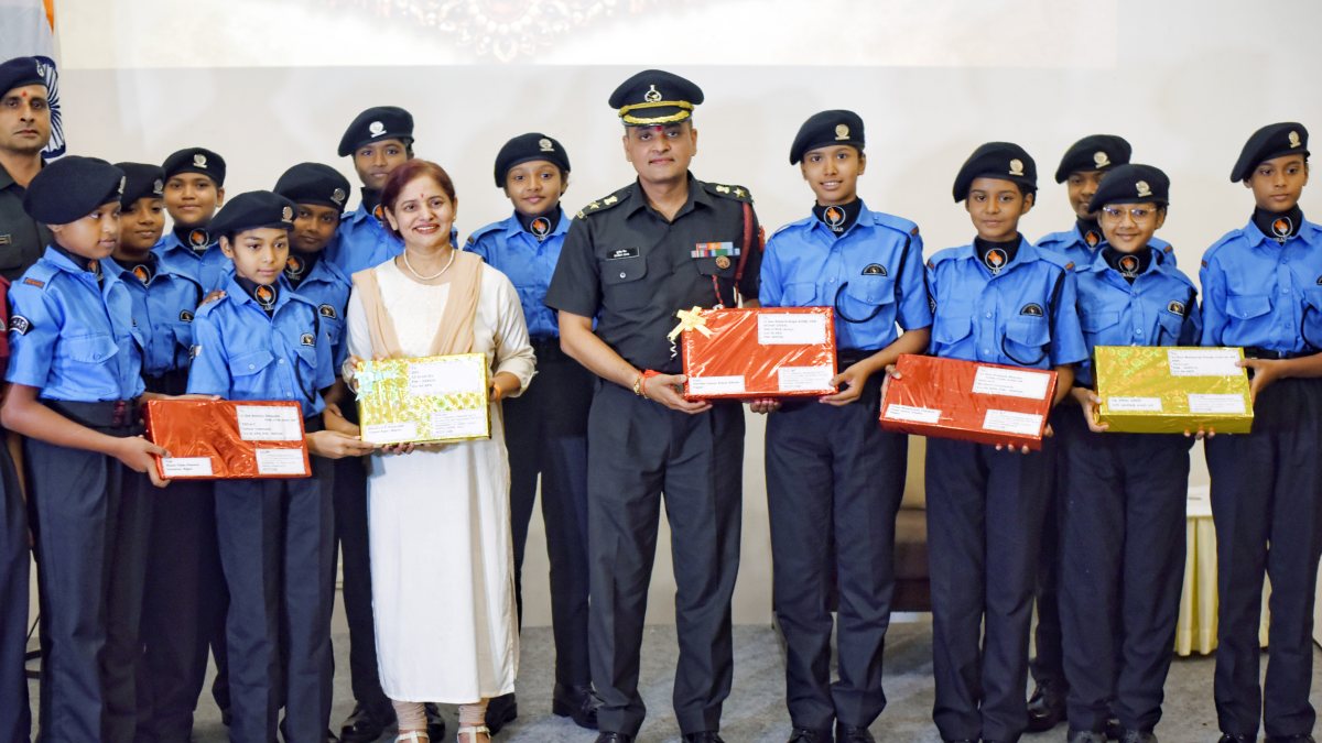 Army postal officer celebrates Rakhi with cadets in Nagpur