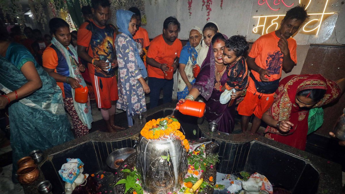 Devotees perform Jalabhishek at Gufa Wala Temple on Shravan Shivratri