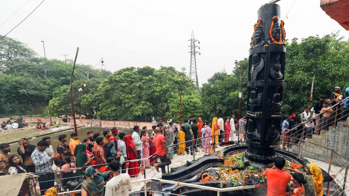 Devotees queue for Jal Abhishek on Shravan Shivratri in Delhi
