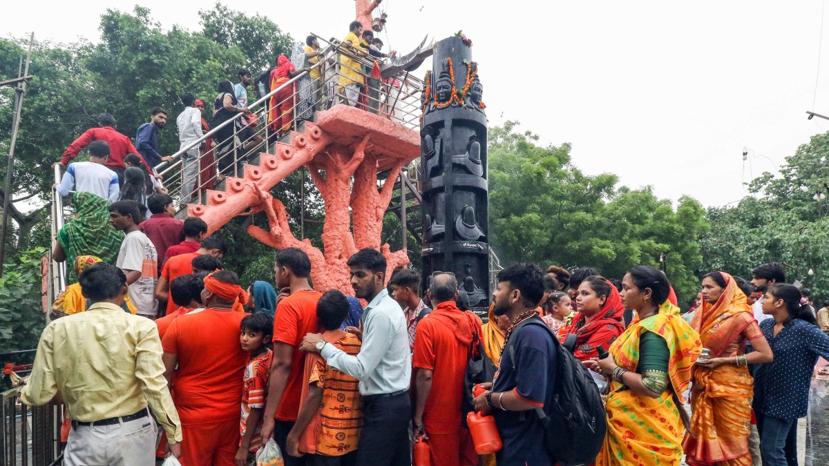 Devotees queue for Jal Abhishek on Sawan Shivratri in Delhi