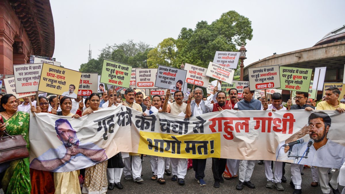 NDA leaders protest at Parliament over Ranchi student police action