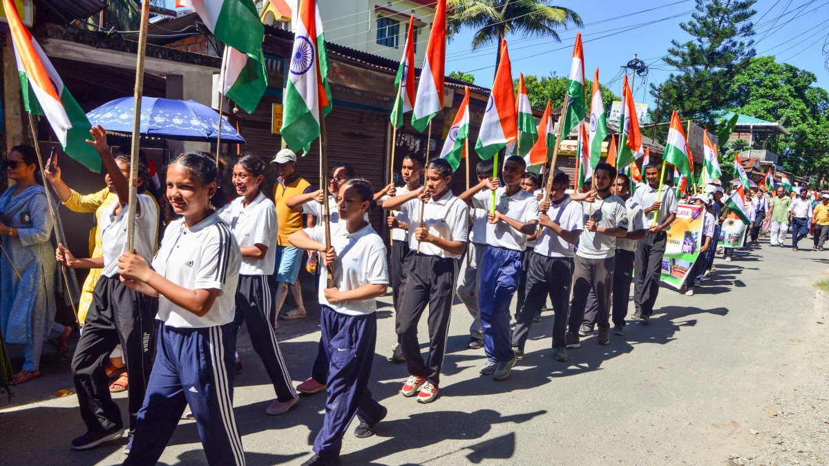 Students join Har Ghar Tiranga rally in Siliguri