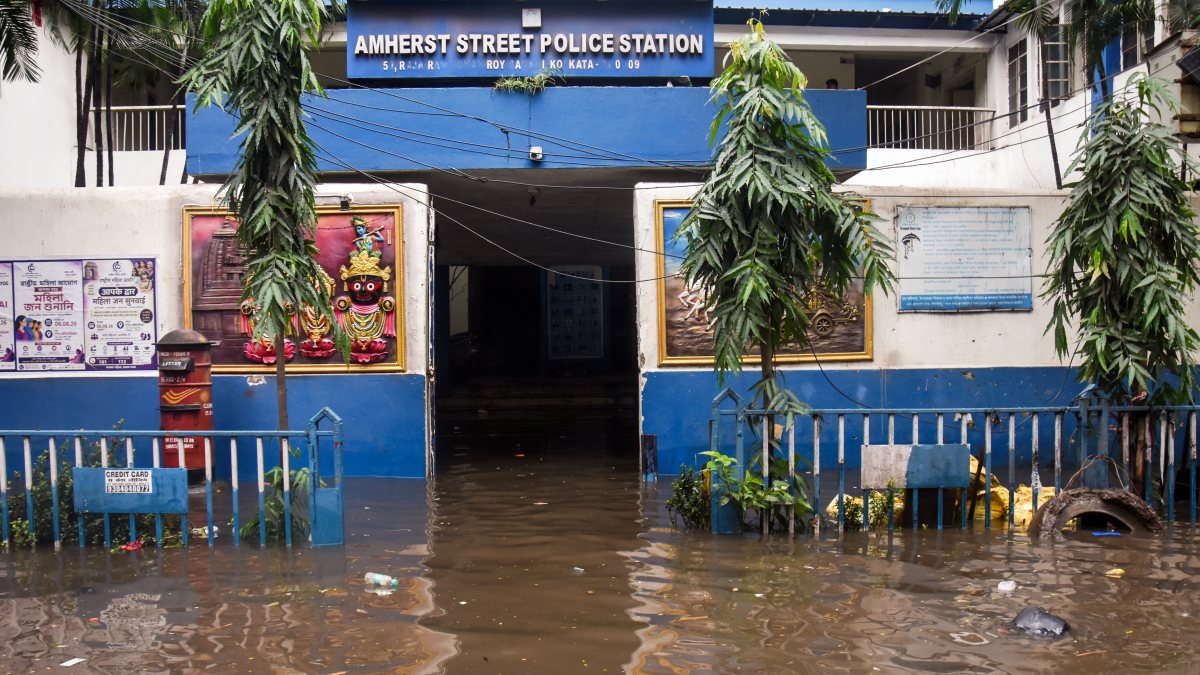 Kolkata police station waterlogged after heavy rain