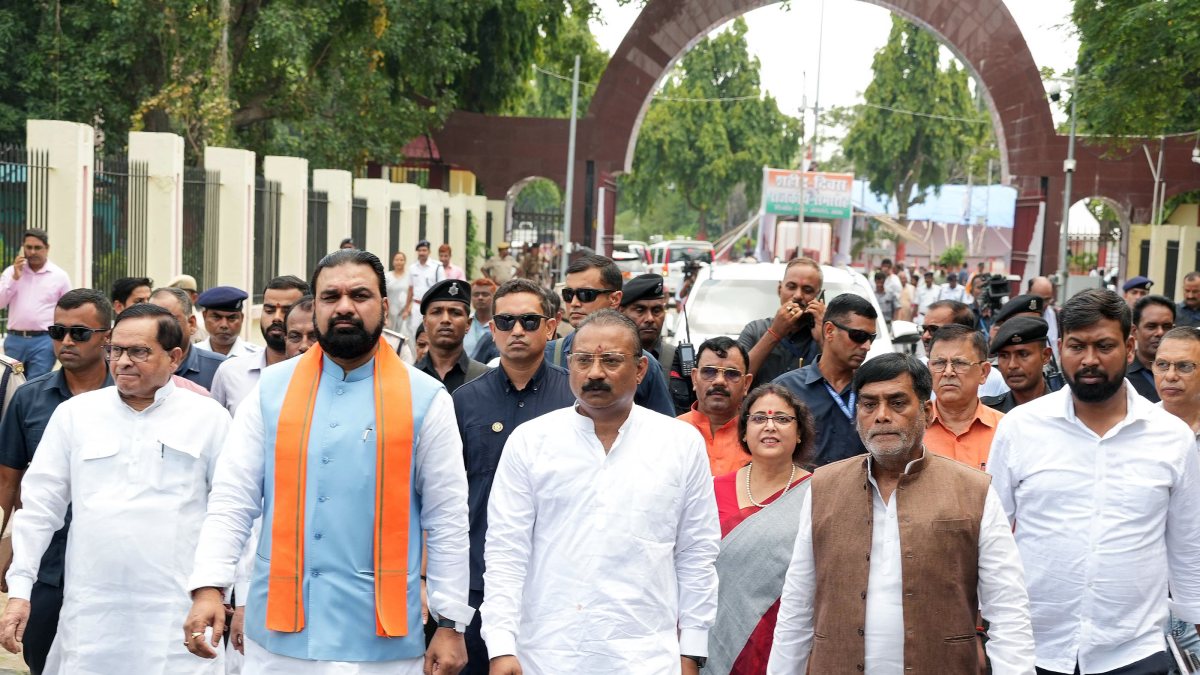 Bihar CM pays tribute to Quit India Movement heroes in Patna