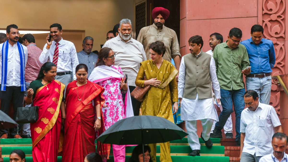 Congress MPs gather at Parliament for monsoon session